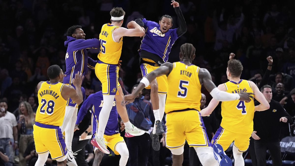 Vedení NBA schválilo prodej Lakers za rekordní částku